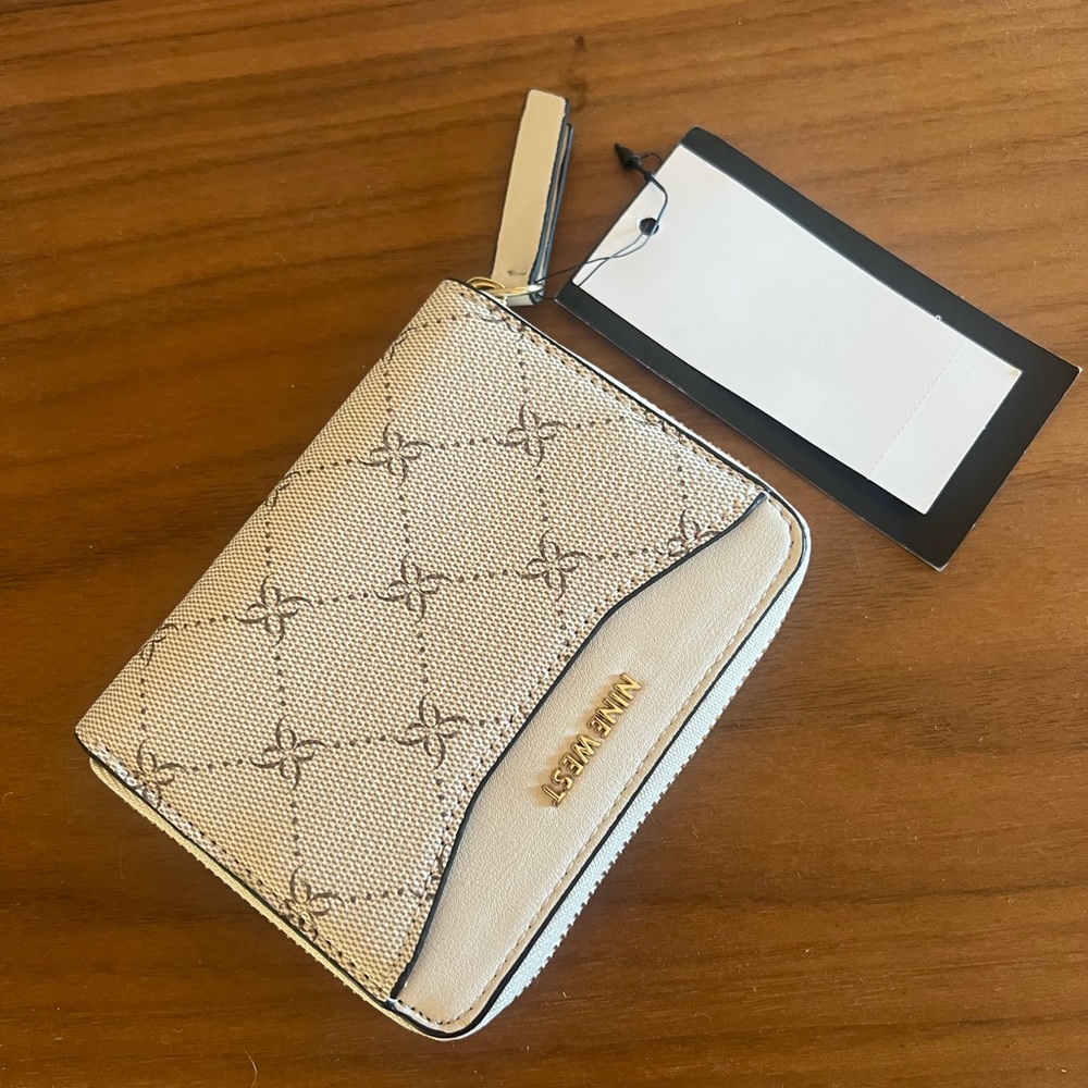 Nine West Cream & Gold Lockup 9s Wallet
